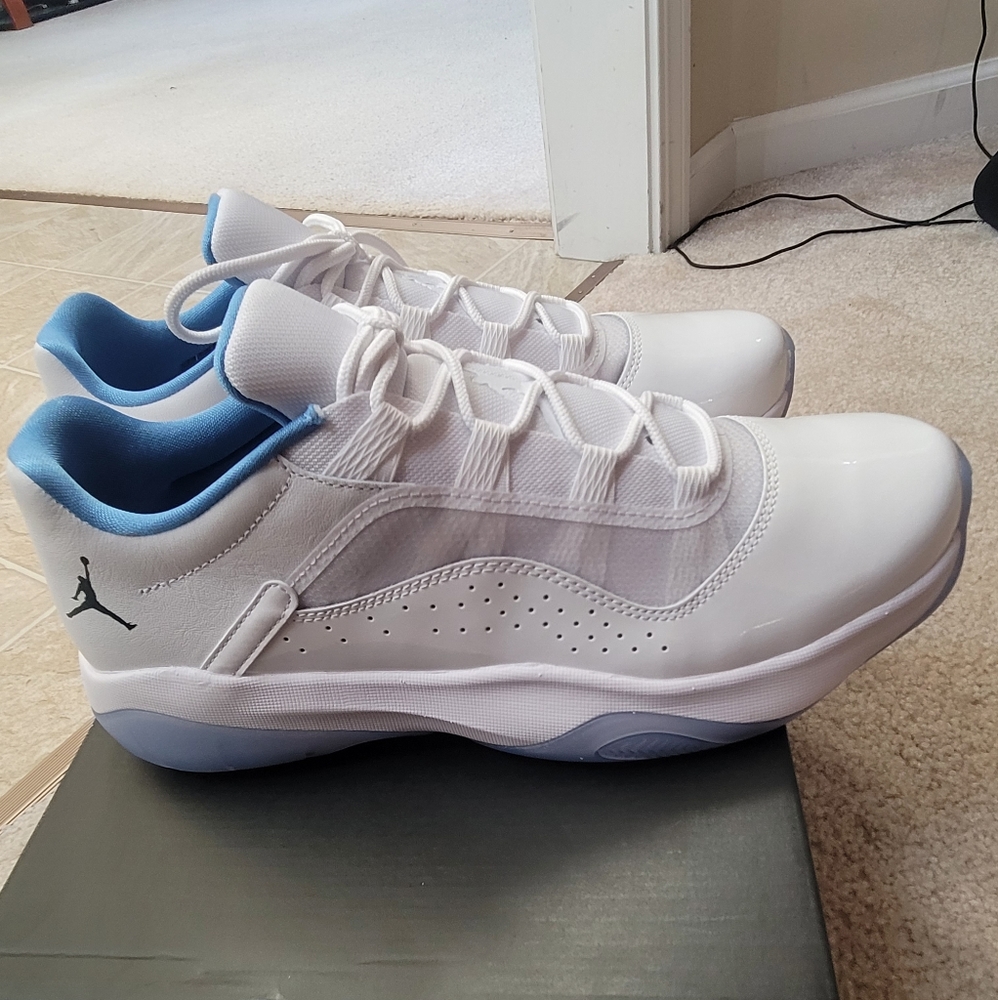Mens Air Jordan 11 CMFT Low Basketball Shoes